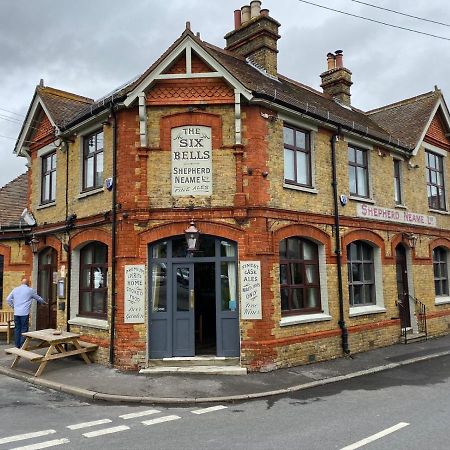 לינה וארוחת בוקר רוצ'סטר The Six Bells מראה חיצוני תמונה